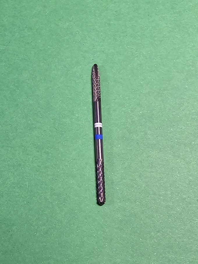 Kietmetalio antgalis dviejų dalių mėlyna ir balta žyma
