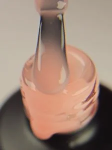 Maskuojanti „Greenline Rubber Base“ bazė „Peach“, 15 ml – švelnios persikinės spalvos, elastinga ir neskyla